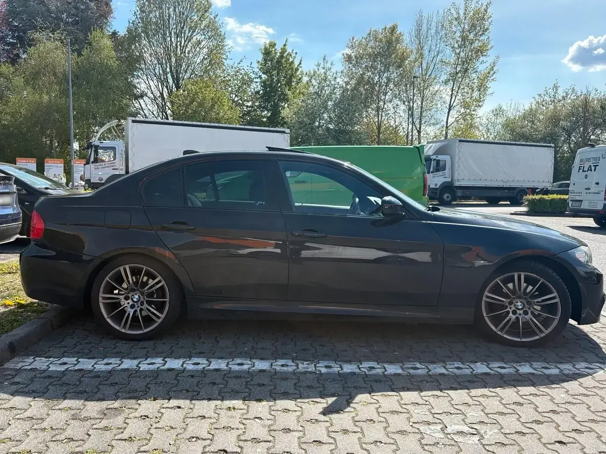 Gebraucht BMW 318 M Sport 143 PS (105 kW) 2011 Schwarz Limousine