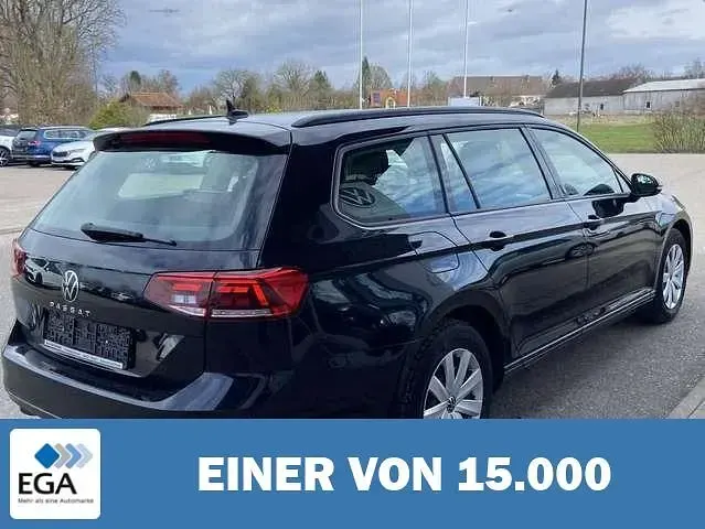 Gebraucht VW Passat 150 PS (110 kW) 2022 Schwarz metallic Kombi