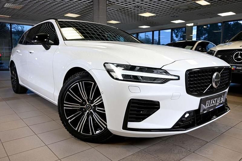 Weiß Gebraucht 2025 Volvo V60 Plus Kombi | 43.880 € (Fairer Preis) - Bild 1/4