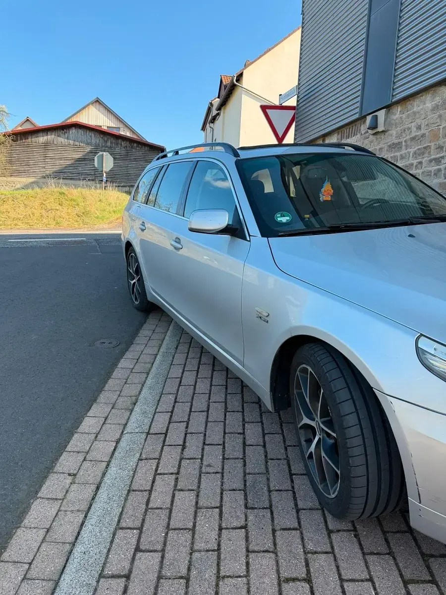 Gebraucht BMW 525 197 PS (144 kW) 2009 Silber Kombi
