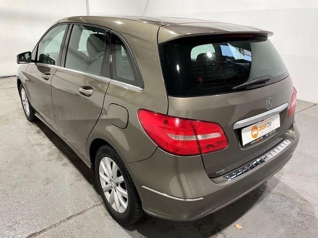 Gebraucht Mercedes B180 122 PS (89 kW) 2013 Grau Van / Kleinbus
