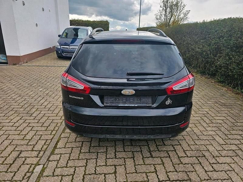 Gebraucht Ford Mondeo 115 PS (84 kW) 2011 Schwarz Kombi