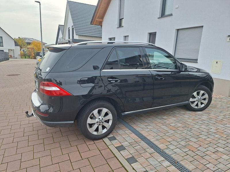 Schwarz Gebraucht 2013 Mercedes ML350 SUV | 21.500 € (Teuer) - Bild 1/4