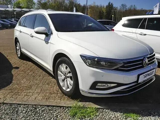 Gebraucht VW Passat Elegance 200 PS (147 kW) 2023 Gletscherweiß Kombi