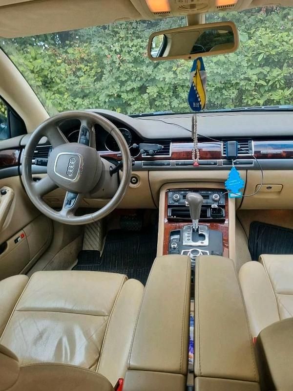 Second-hand Audi A8 280 CP (205 kW) 2005 Albastru Berlinǎ