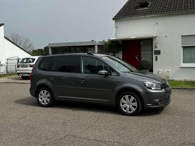 Gebraucht VW Touran 105 PS (77 kW) 2011 Pepper grey metallic Van / Kleinbus