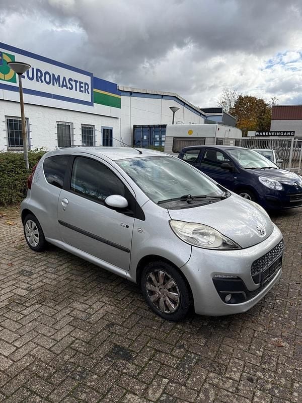 Gebraucht Peugeot 107 68 PS (50 kW) 2014 Silber Kleinwagen