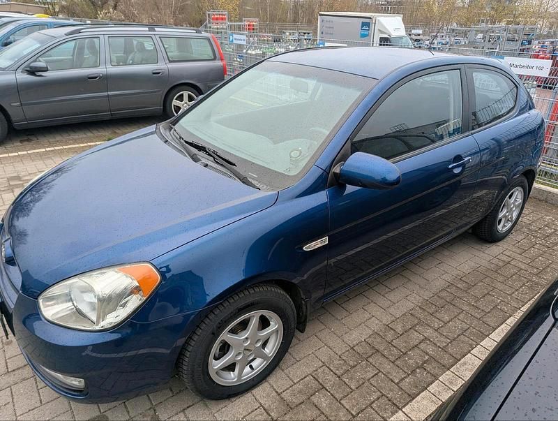 Gebraucht Hyundai Accent 97 PS (71 kW) 2007 Blau Kleinwagen