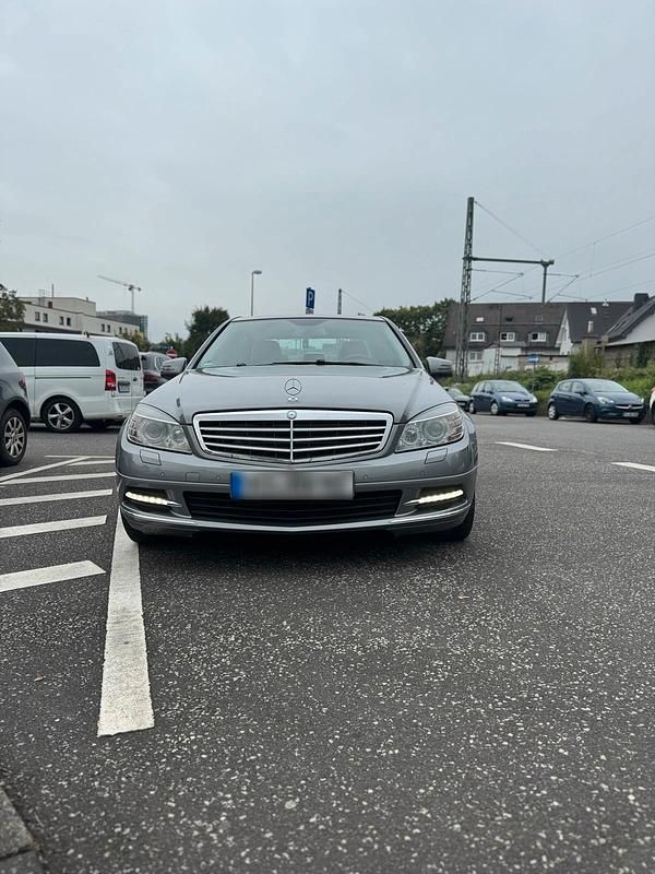 Gebraucht Mercedes C250 204 PS (150 kW) 2010 Grau Limousine