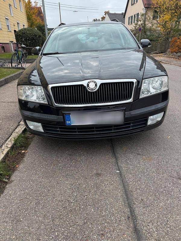 Schwarz Gebraucht 2009 Skoda Octavia Kombi | 5.190 € (Fairer Preis) - Bild 1/4