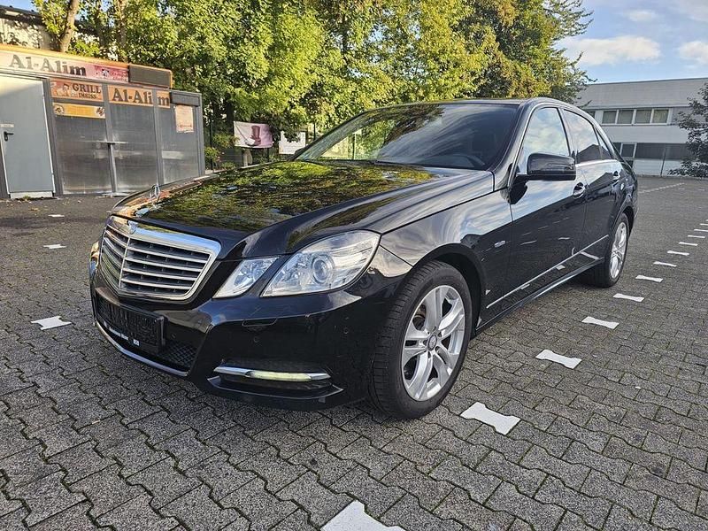 Schwarz Gebraucht 2010 Mercedes E250 Limousine | 8.990 € (Fairer Preis) - Bild 1/4