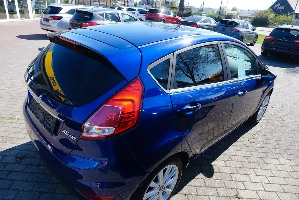 Gebraucht Ford Fiesta Titanium 92 PS (67 kW) 2015 Indic blau met. (metallic) Kleinwagen