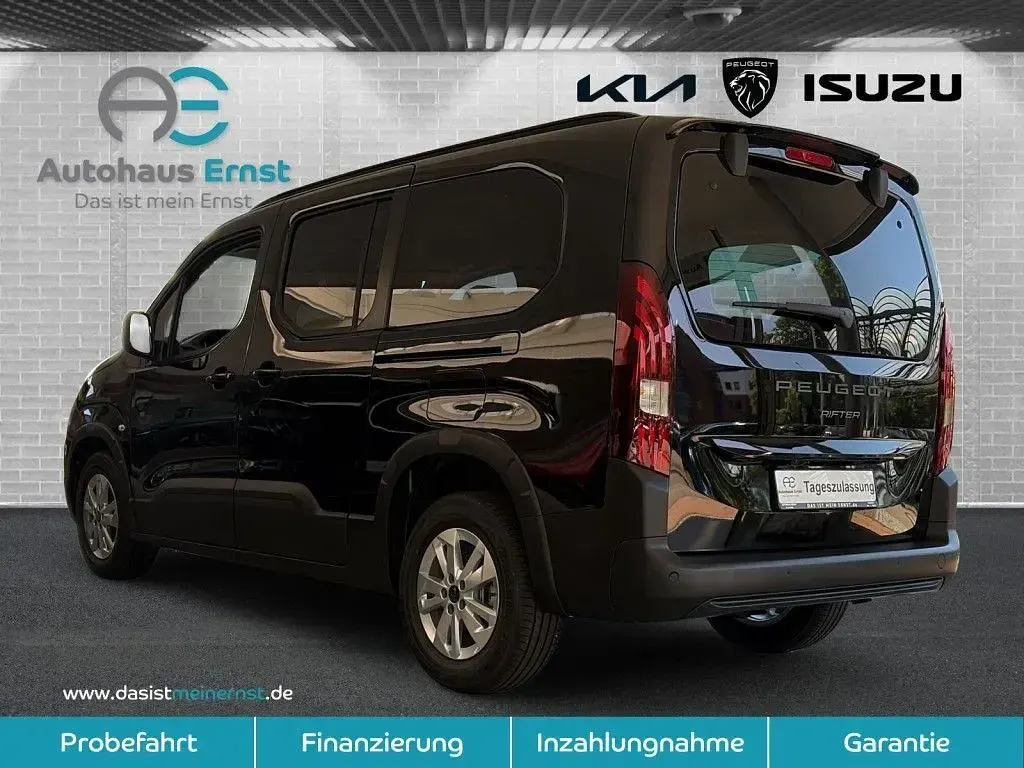 Neu Peugeot Rifter Allure 102 PS (75 kW) 2026 Schwarz Van / Kleinbus