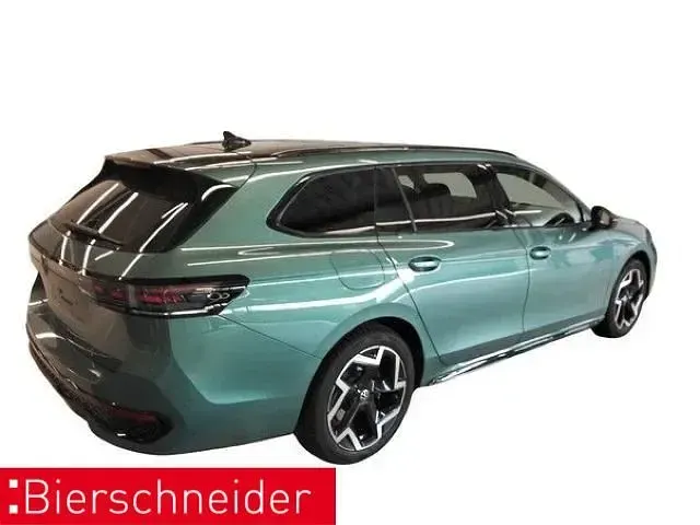 Gebraucht VW Passat R-line 272 PS (200 kW) 2025 Gruen Kombi