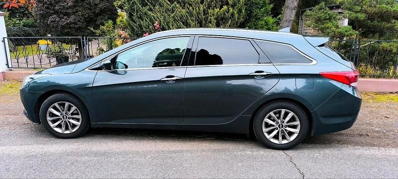 Grau Gebraucht 2015 Hyundai i40 Kombi | 9.500 € (Superpreis) - Bild 1/4