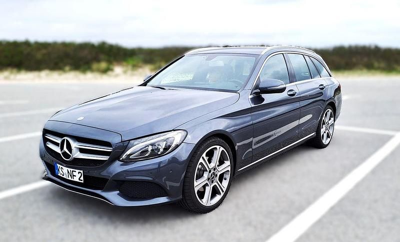 Grau Gebraucht 2016 Mercedes C200 Avantgarde Limousine | 17.990 € (Guter Preis) - Bild 1/4