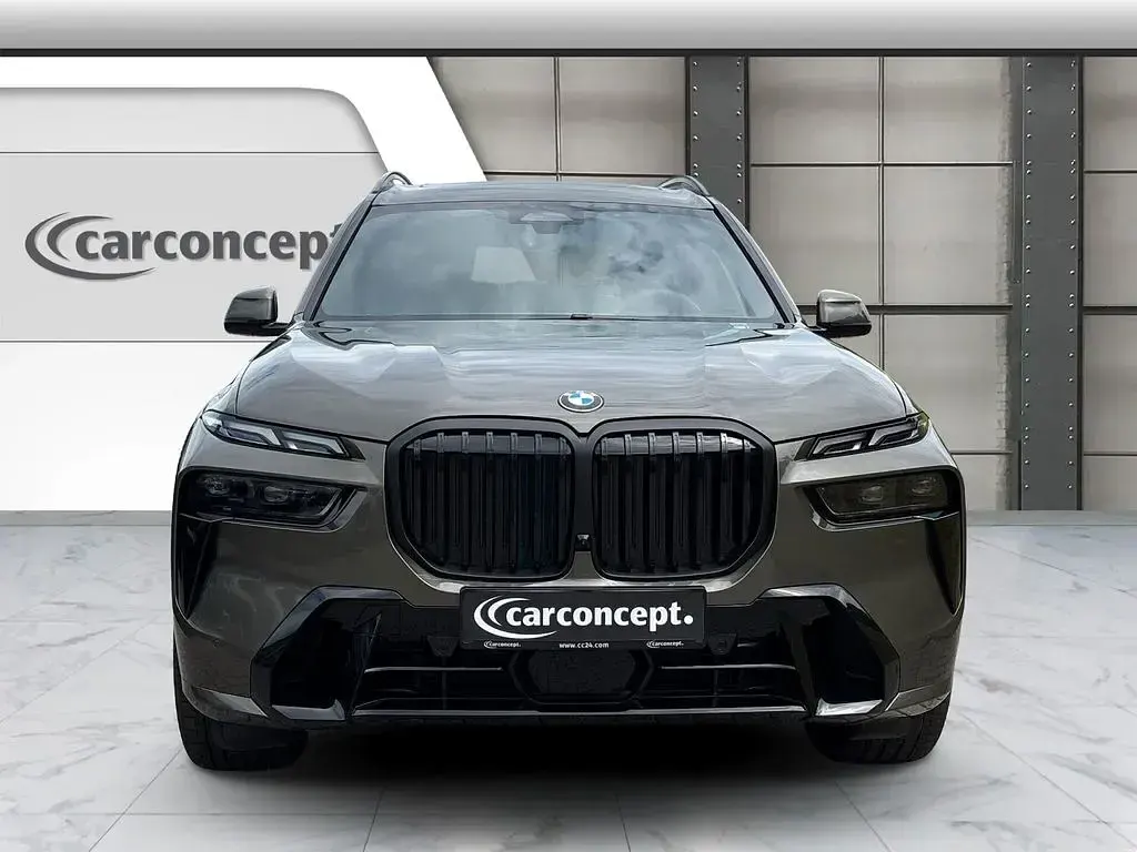 Gebraucht BMW X7 M Sport 352 PS (258 kW) 2025 Grün SUV
