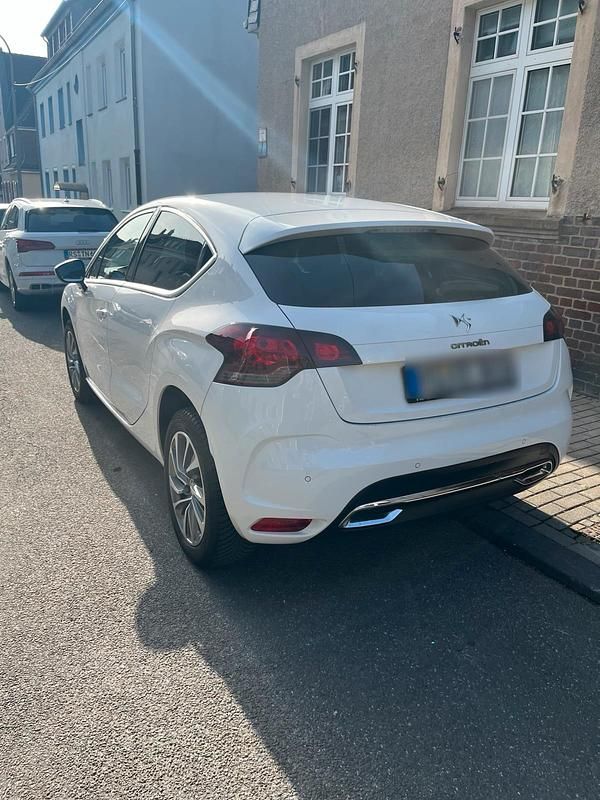 Gebraucht Citroën DS4 So Chic 120 PS (88 kW) 2012 Weiß Kleinwagen