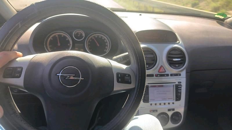 Gebraucht Opel Corsa 95 PS (69 kW) 2011 Schwarz Kleinwagen