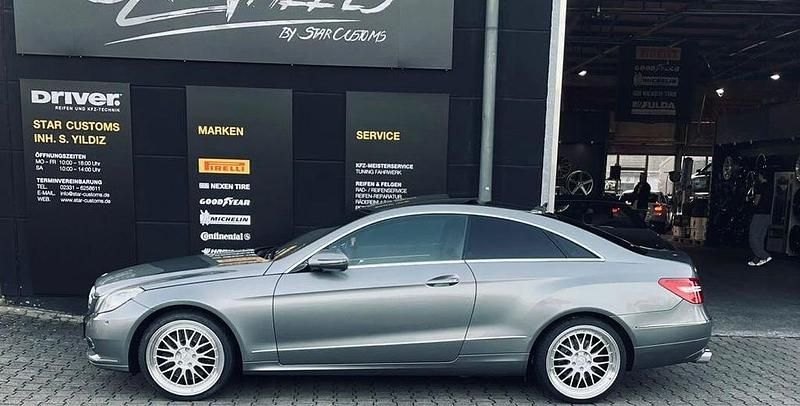 Silber Gebraucht 2009 Mercedes E500 Avantgarde Coupé | 19.500 € (Fairer Preis) - Bild 1/4