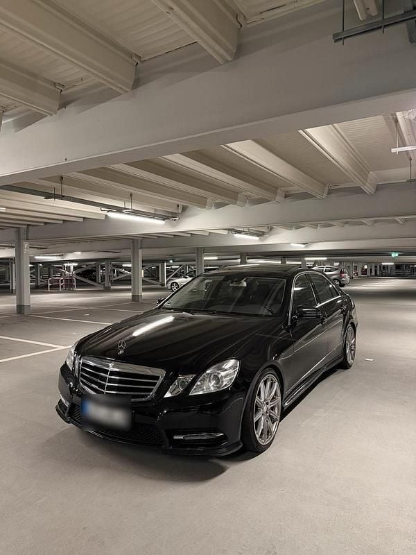 Schwarz Gebraucht 2012 Mercedes E350 AMG Limousine | 13.000 € (Guter Preis) - Bild 1/4