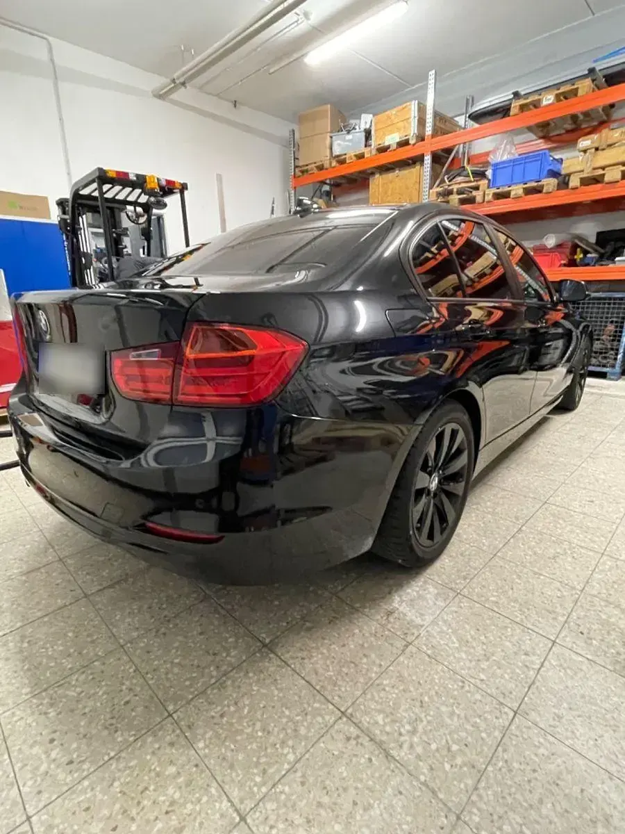 Gebraucht BMW 318 Comfort Edition 143 PS (105 kW) 2012 Schwarz Limousine