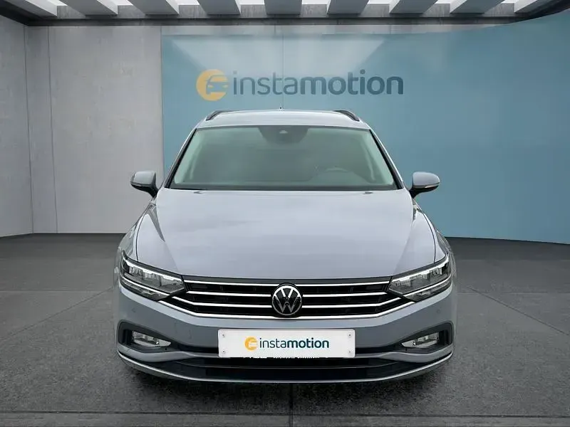 Gebraucht VW Passat 150 PS (110 kW) 2023 Grau Kombi
