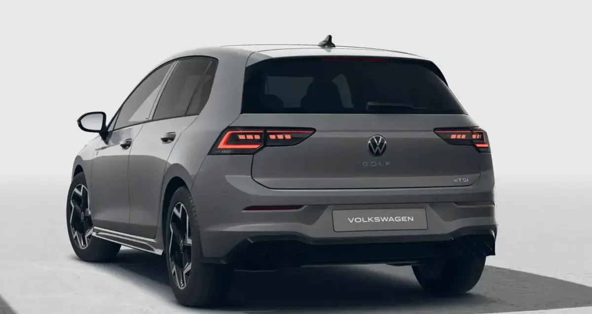 Neu VW Golf VIII R-line 150 PS (110 kW) 2026 Oyster silver metallic Limousine