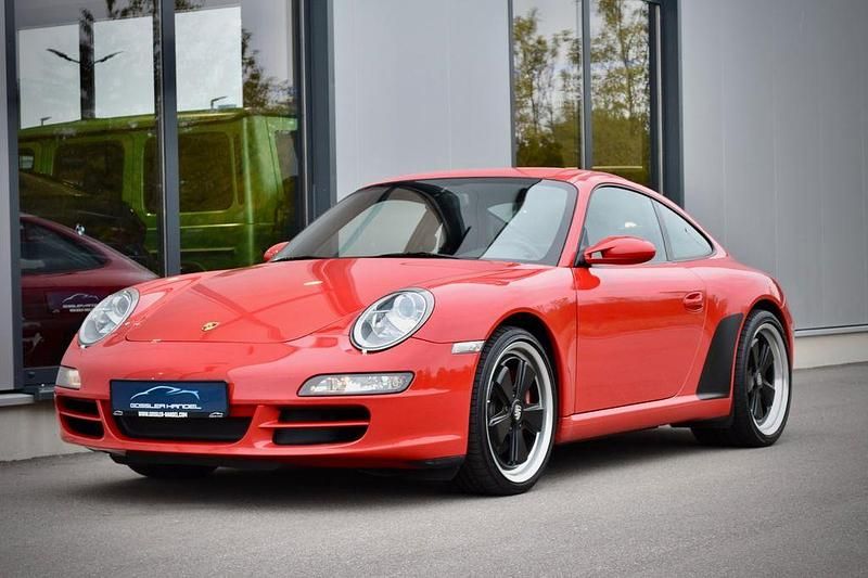 Rot Gebraucht 2005 Porsche 911 Carrera S Chrono Coupé | 49.850 € (Teuer) - Bild 1/4