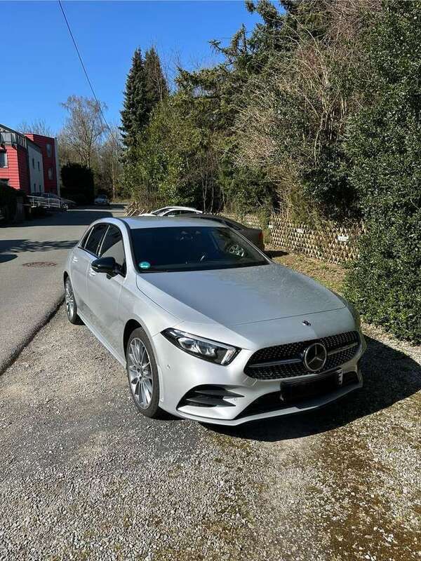 Silber Gebraucht 2022 Mercedes A250 AMG Limousine | 29.990 € (Fairer Preis) - Bild 1/4