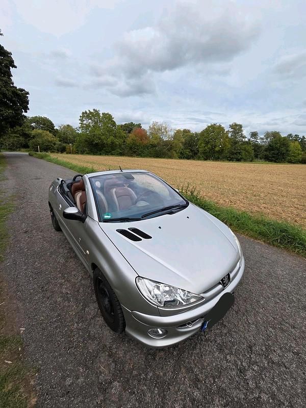 Grau Gebraucht 2005 Peugeot 206 CC Roland Garros Cabrio | 1.000 € (Superpreis) - Bild 1/4