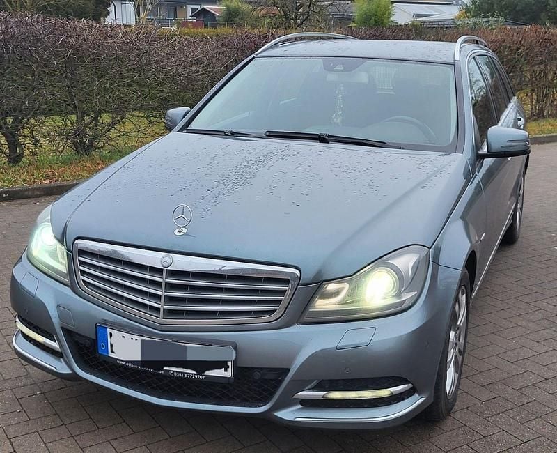Grau Gebraucht 2011 Mercedes 220 Kombi | 6.500 € (Fairer Preis) - Bild 1/4