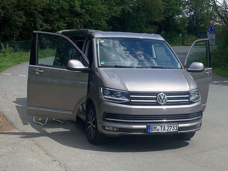 Silber Gebraucht 2017 VW T6 California Van | 52.499 € - Bild 1/4
