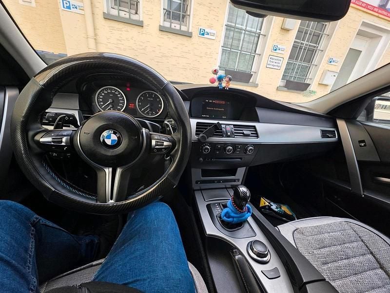 Second-hand BMW 523 183 CP (134 kW) 2006 Argintiu Berlinǎ