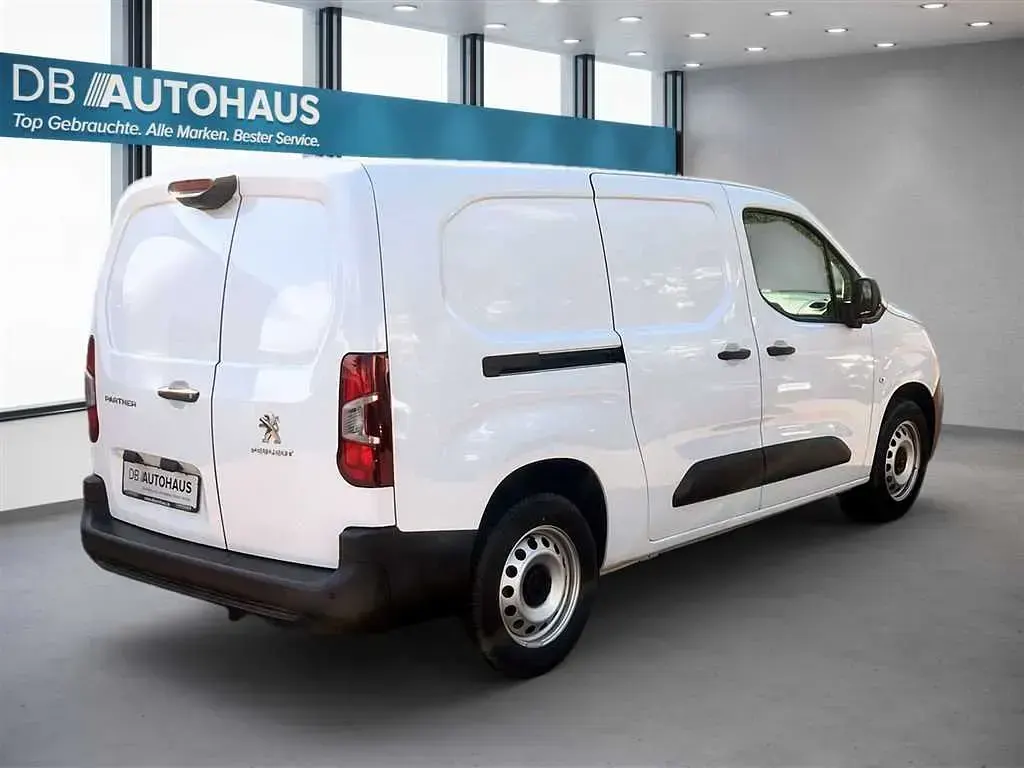 Gebraucht Peugeot Partner Premium 102 PS (75 kW) 2023 Weiß Van / Kleinbus