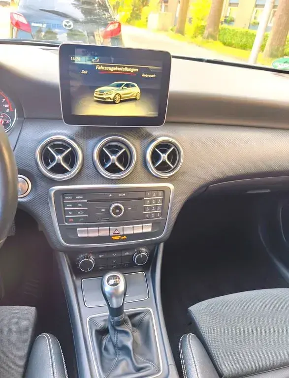 Gebraucht Mercedes A160 Style 102 PS (75 kW) 2017 Weiß Kleinwagen