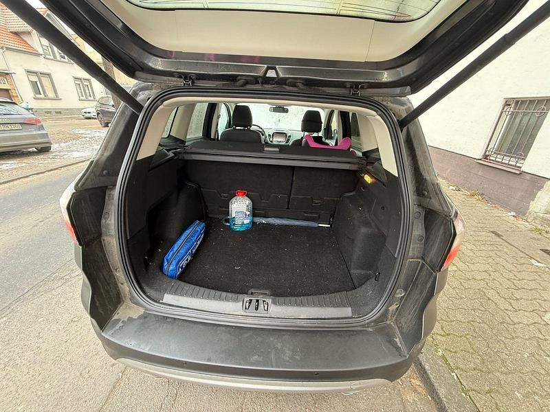 Gebraucht Ford Kuga 150 PS (110 kW) 2019 Grau SUV