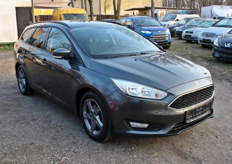 Grau Gebraucht 2017 Ford Focus Business Edition Kombi | 7.799 € (Fairer Preis) - Bild 1/4