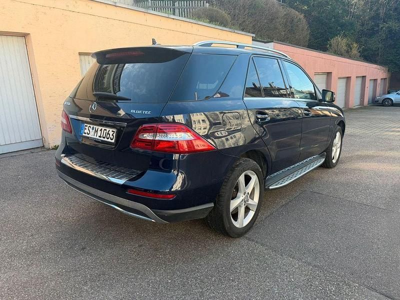 Gebraucht Mercedes ML350 258 PS (189 kW) 2012 Blau SUV