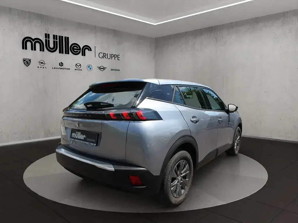 Gebraucht Peugeot e-2008 Active 100 kW (136 PS) 2022 Artense grau SUV