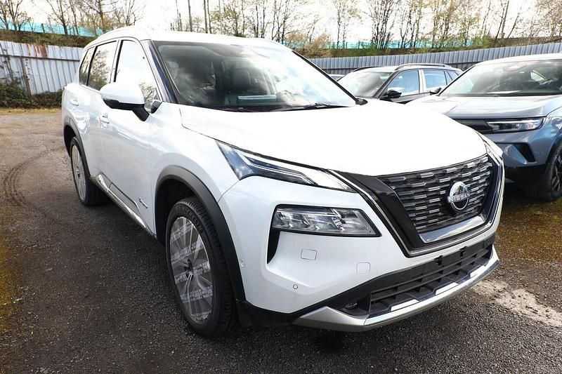 Neu Nissan X-Trail Tekna+ 213 PS (156 kW) 2025 Pearl white perleffekt SUV