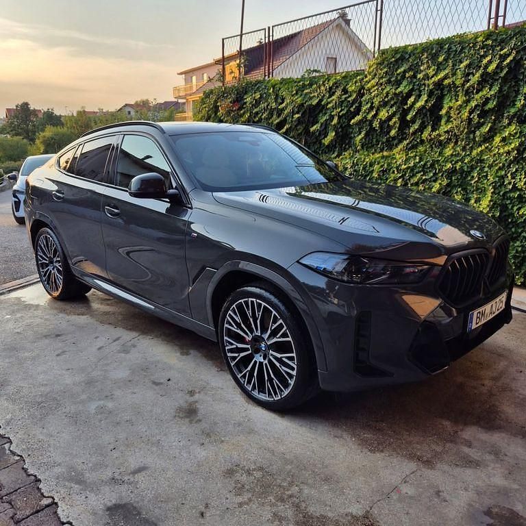 Grau Gebraucht 2024 BMW X6 M Sport SUV | 78.700 € - Bild 1/4