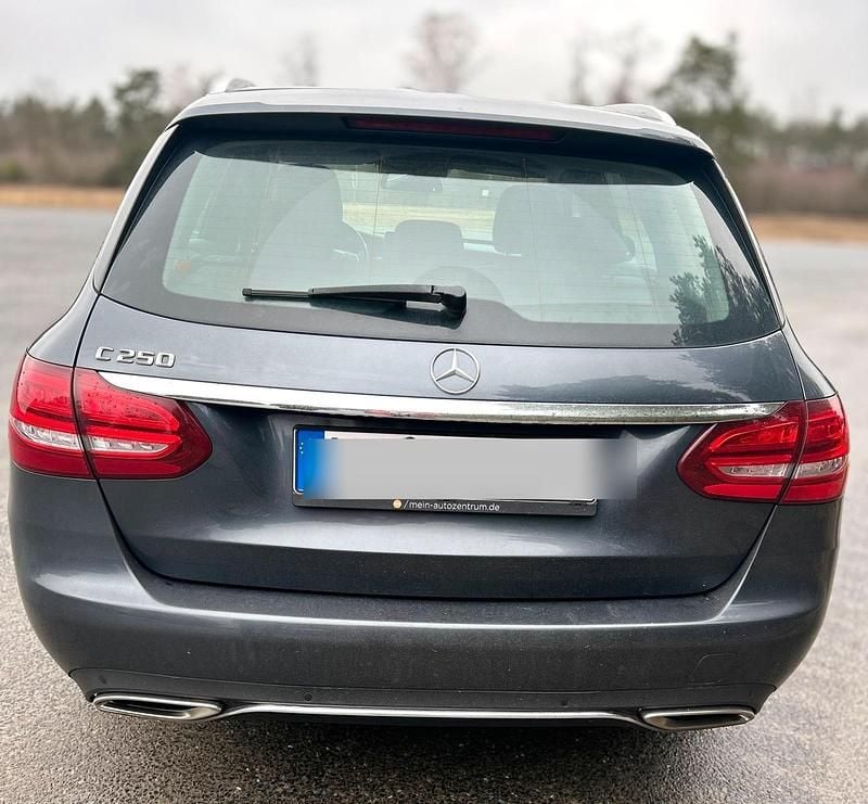Gebraucht Mercedes C250 211 PS (155 kW) 2015 Grau Kombi