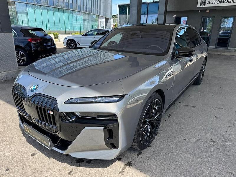 Gebraucht BMW M760e 571 PS (419 kW) 2023 Grau Limousine