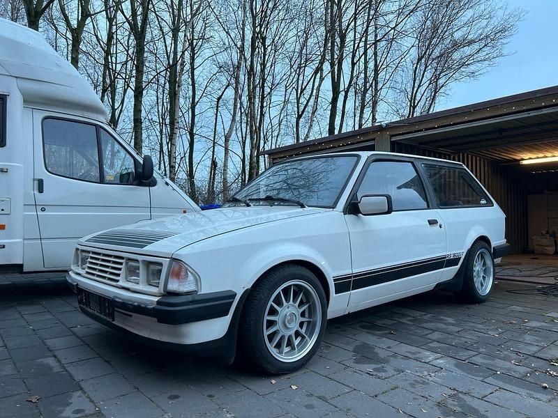 Weiß Gebraucht 1981 Ford Escort Kombi | 3.500 € - Bild 1/4