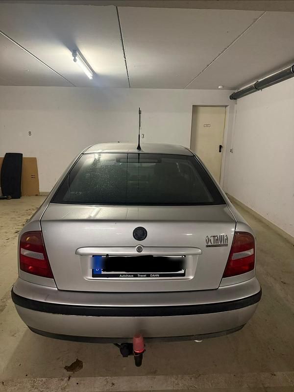 Silber Gebraucht 1999 Skoda Octavia Limousine | 2.000 € (Fairer Preis) - Bild 1/4