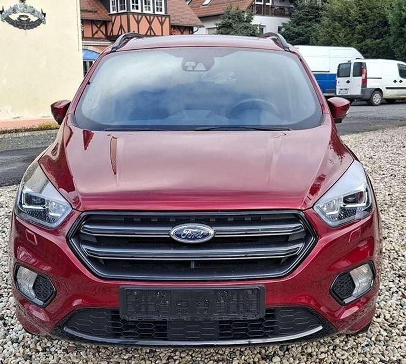 Gebraucht Ford Kuga ST-Line 175 PS (128 kW) 2019 Rubyrot (metallic) SUV