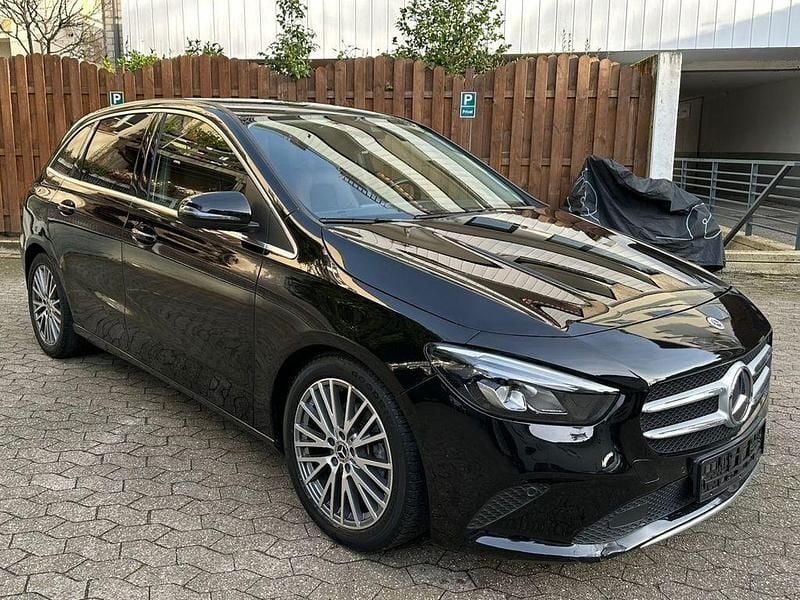 Gebraucht Mercedes B200 150 PS (110 kW) 2021 Schwarz Van / Kleinbus