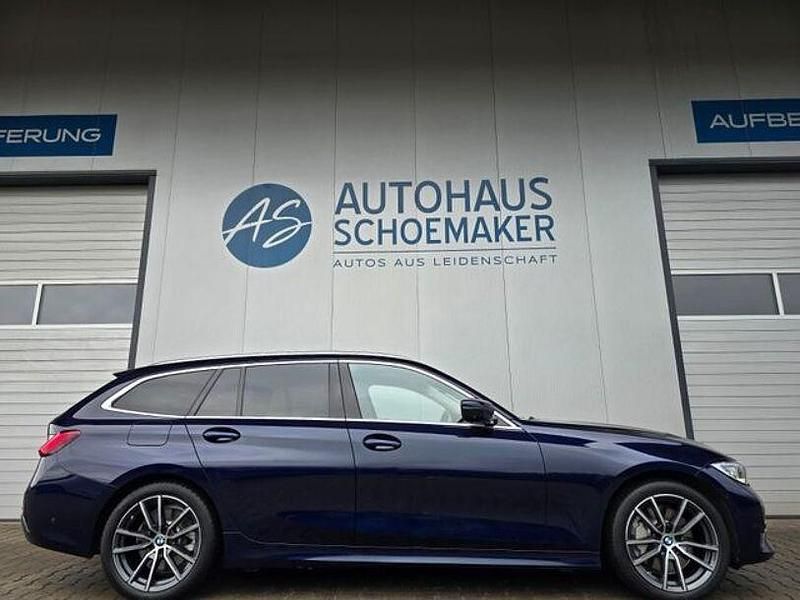Gebraucht BMW 330e Luxury Line 184 PS (135 kW) 2021 Blau Kombi