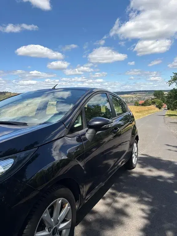 Gebraucht Ford Fiesta Trend 60 PS (44 kW) 2010 Blau Limousine